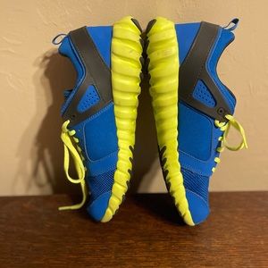 Reebok Colbalt Blue & Neon Yellow sz 5 1/2  Boys Y.